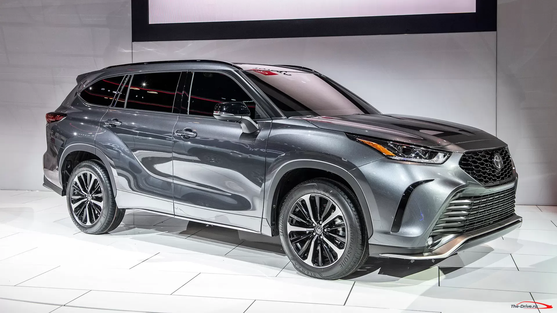 Toyota Highlander XSE 2021 года хочет стать вашим спортивным внедорожником