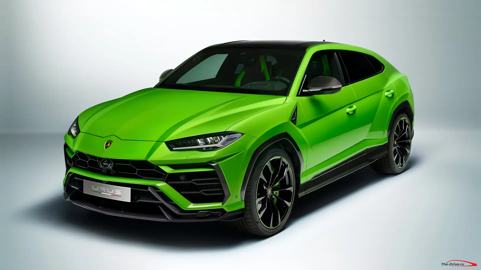 Lamborghini Urus 2021 года получает новое дизайнерское издание Pearl Capsule и добавляет технологии в новом году
