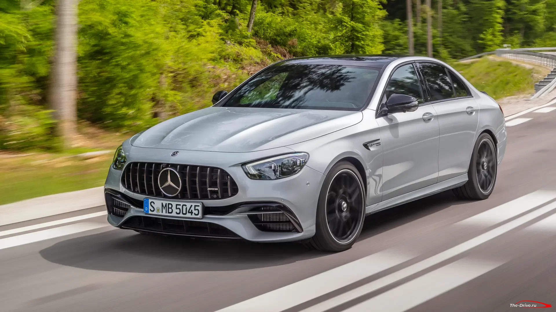 Mercedes-AMG E 63 S 2021 года может быть более мощным, но на его пути стоит другая модель
