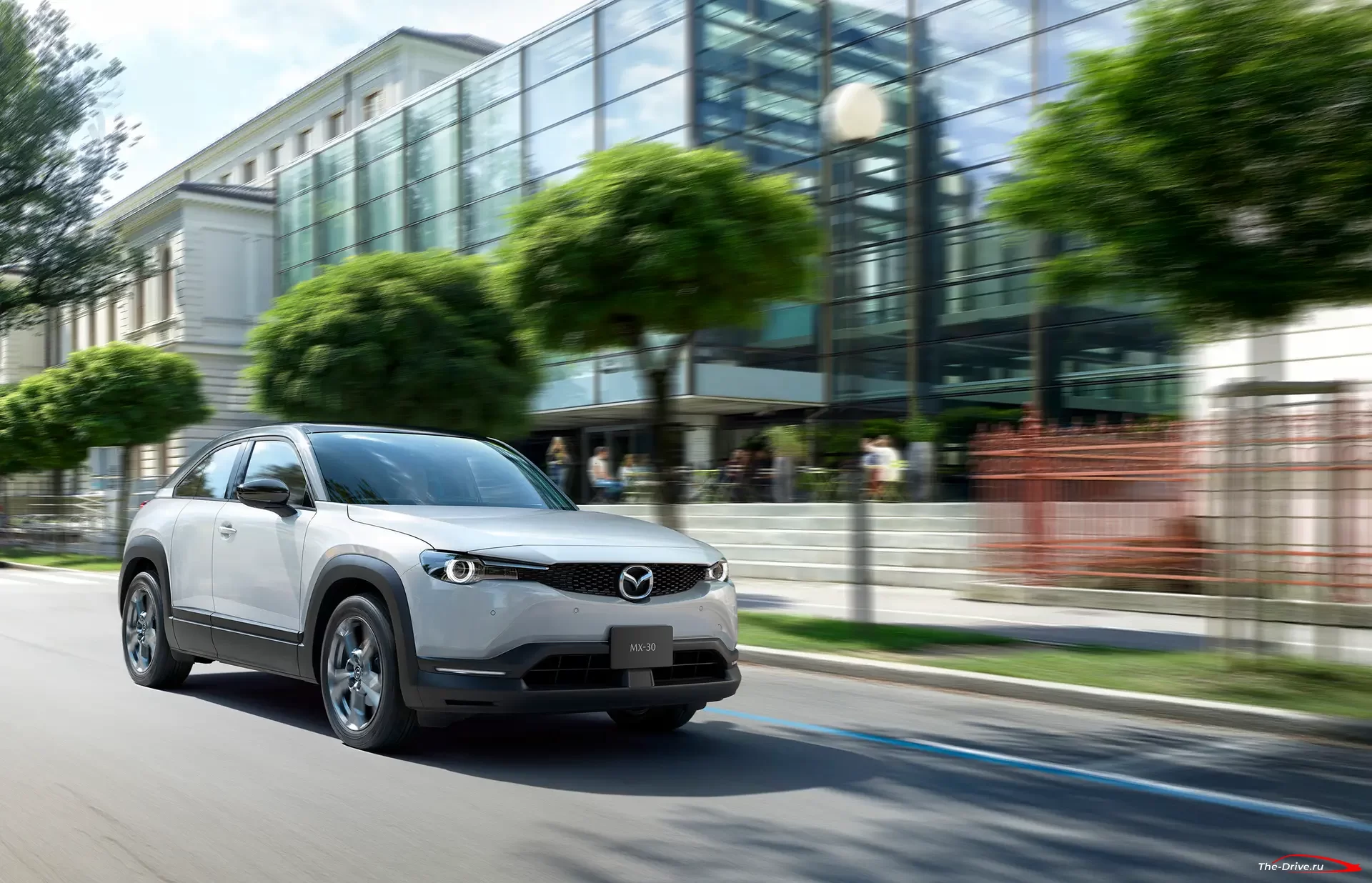 Mazda анонсировала в Японии умеренно-гибридный вариант кроссовера MX-30