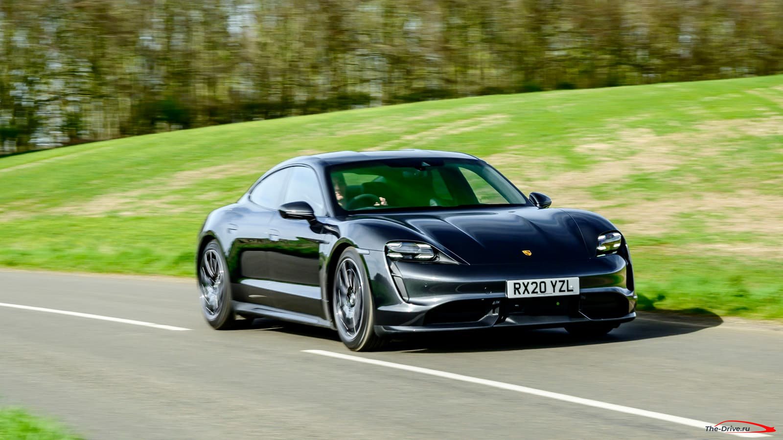 Porsche Taycan 2021 года получит ряд обновлений во втором модельном году
