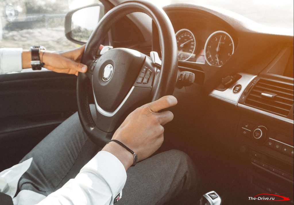 Что такое подключаемые службы в автомобиле?