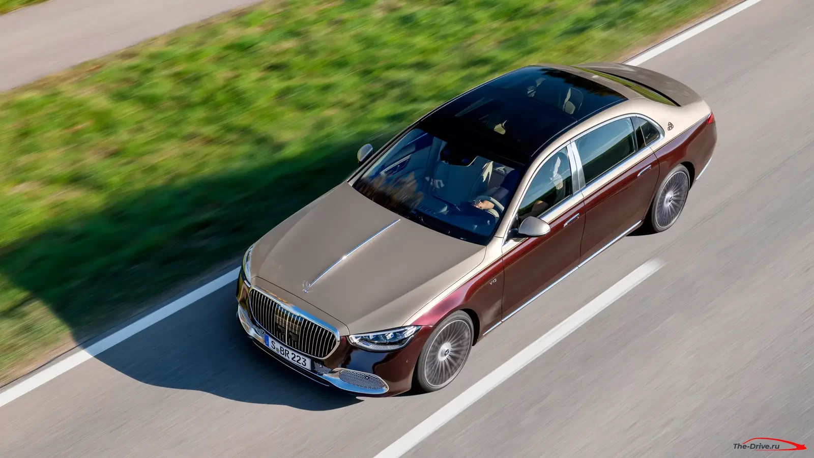Mercedes-Maybach S 680 2022 года добавляет двигатель V12 и еще больше роскоши