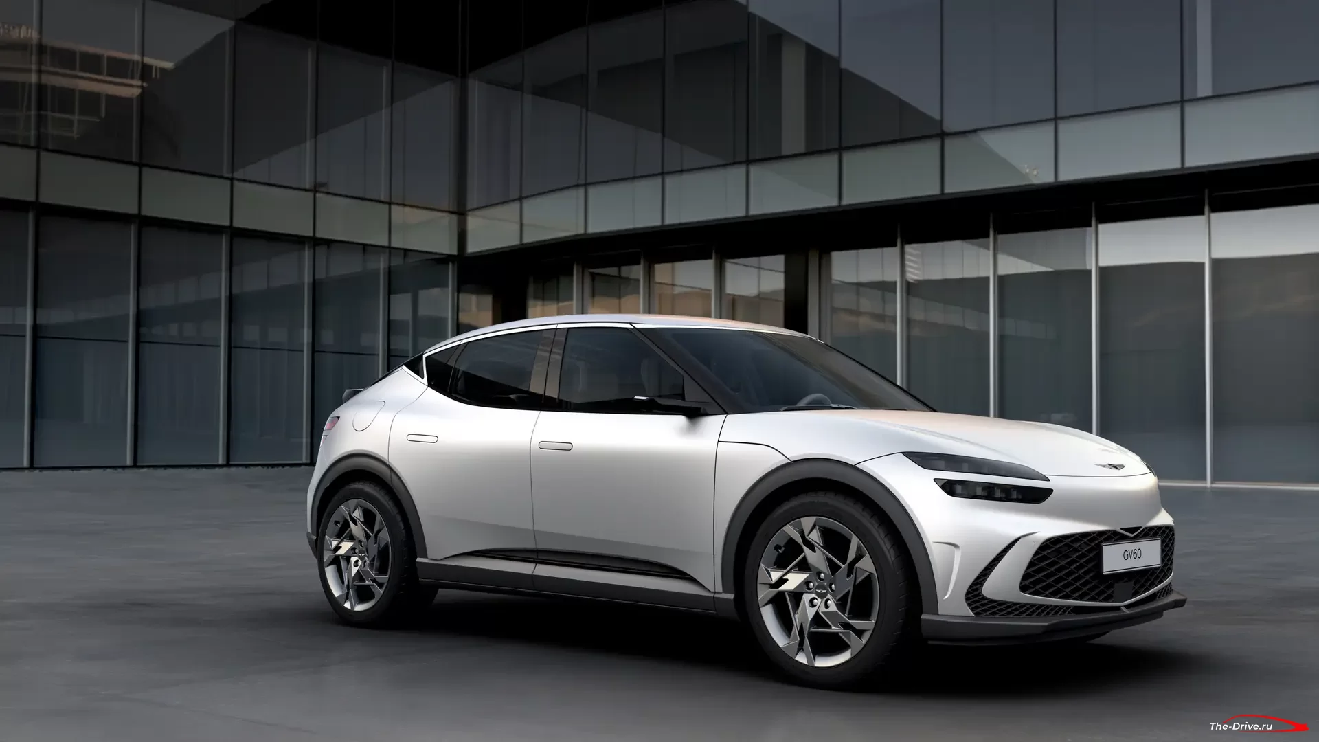 Genesis GV60 показывает себя больше, на этот раз в белом цвете