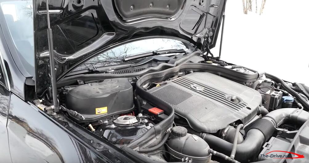 Как снять и установить аккумулятор на Mercedes-Benz