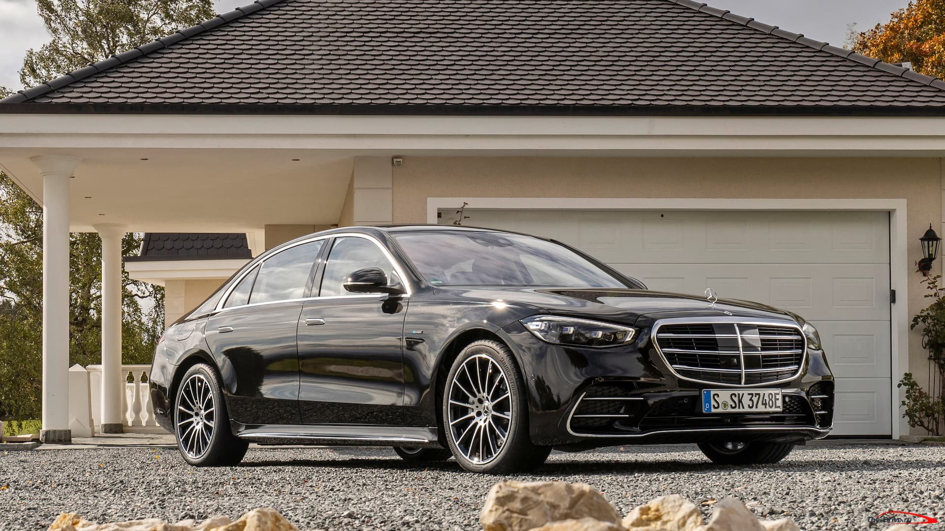 Mercedes-Benz S 580 e 2022 года становится лучше с опцией 4Matic