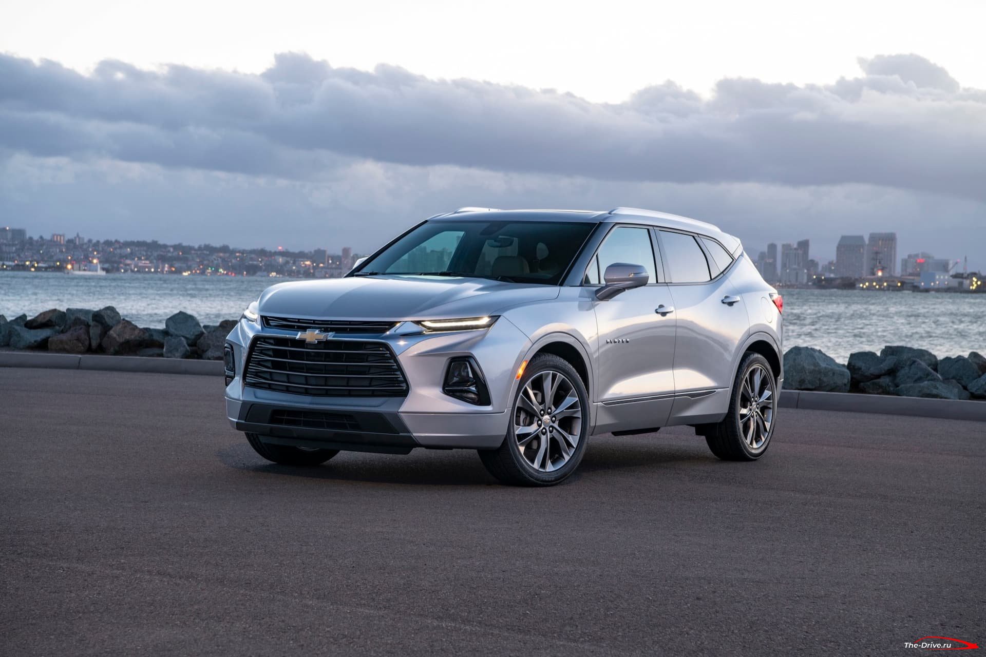 Chevrolet Blazer Premier 2022 года стоит дешевле модели 2021 года