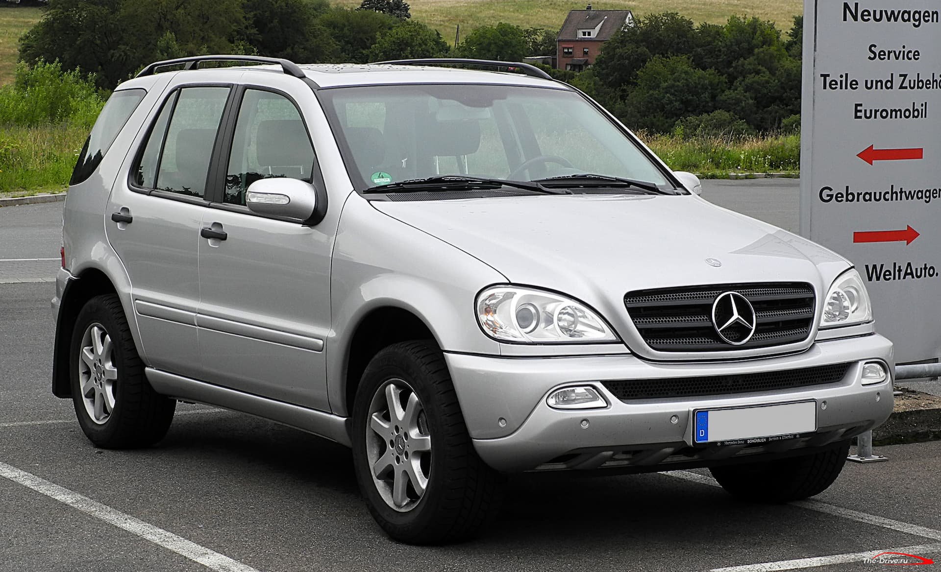 Mercedes Benz ML320 2003 года - Как заменить светодиодные лампы в фарах?